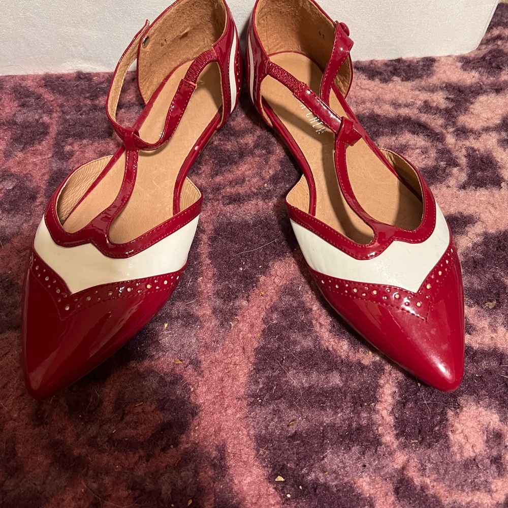 Chelsea Crew Red and White Flats